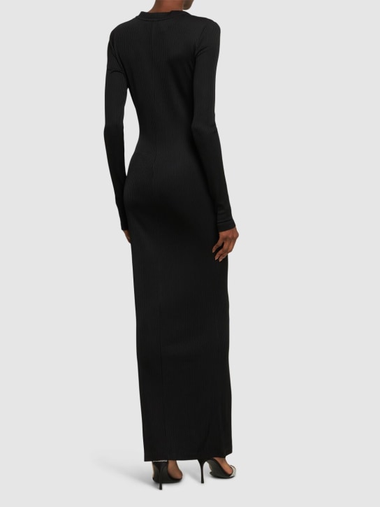 Area: Robe longue en viscose à col en V avec clou étoile