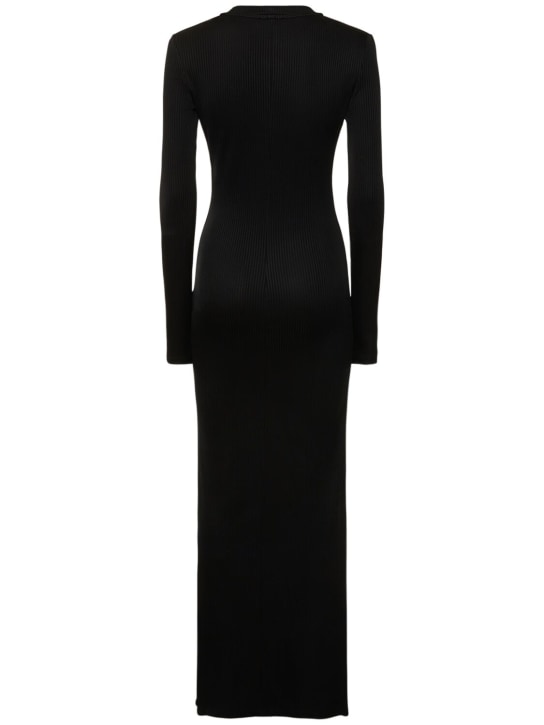 Area: Robe longue en viscose à col en V avec clou étoile