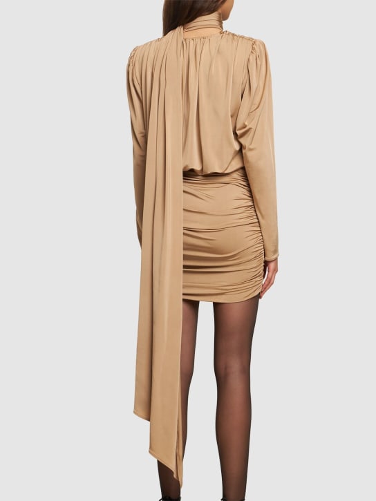Magda Butrym: Minikleid aus Satin mit Drapierung und Schal
