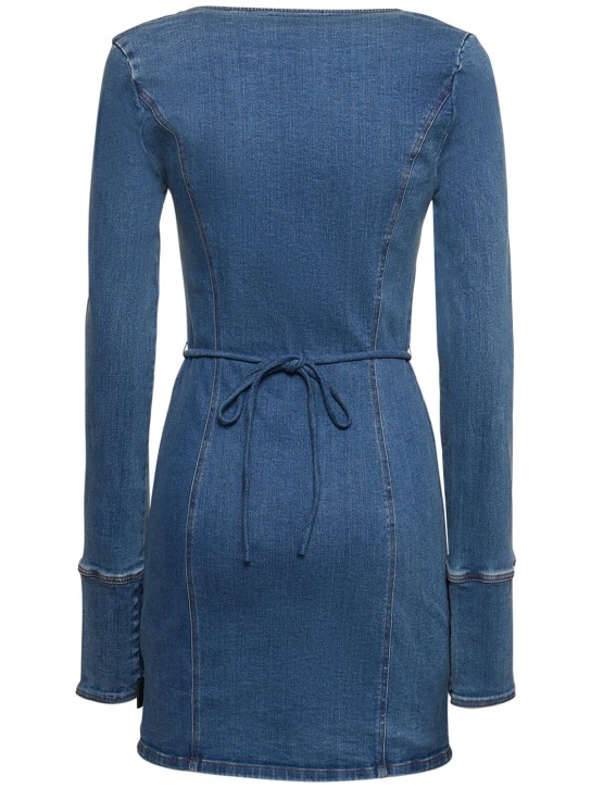 Rotate: Robe courte en denim stretch détail rose