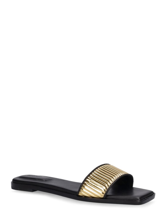 SIMKHAI: Flache Schuhe aus veganem Leder „Carter“