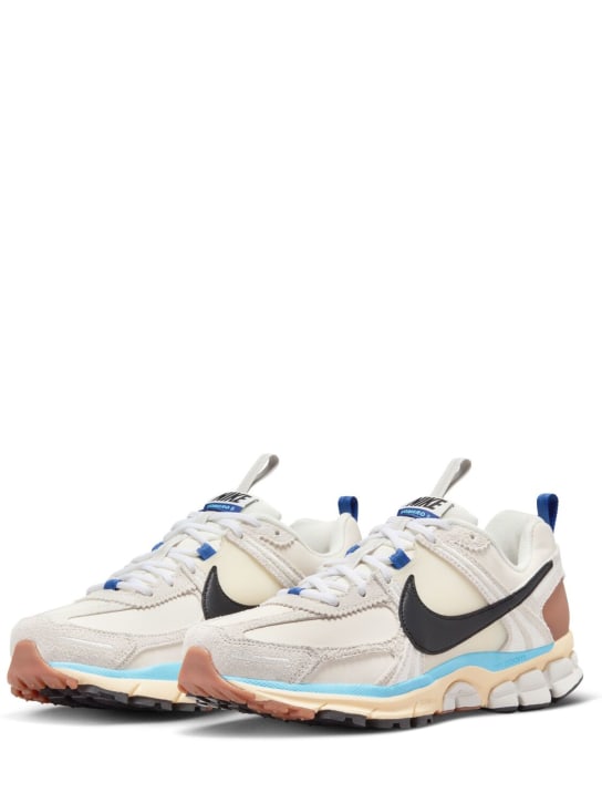 Nike - Sneakers "Zoom Vomero 5"