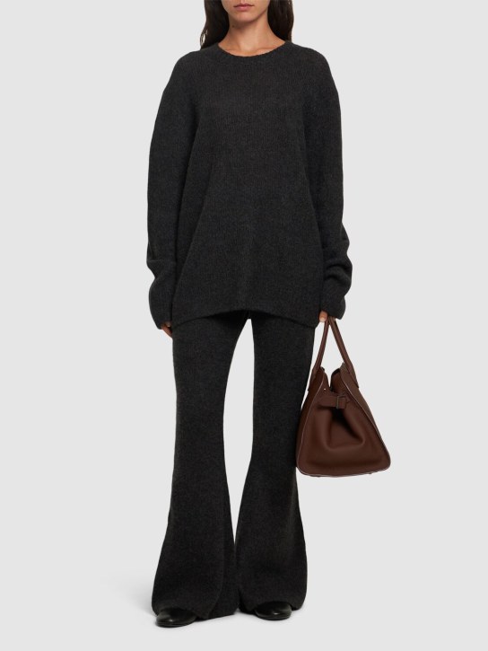 The Row: Pantalones acampanados de punto de cashmere