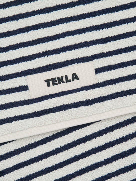 Tekla: Tapete de baño
