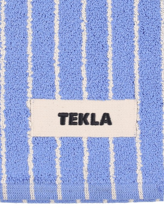 Tekla - Tapis de bain Clear Blue Stripes