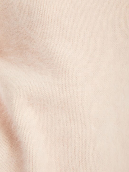 Blumarine: Flauschiger Pullover mit Herzausschnitt am Rücken