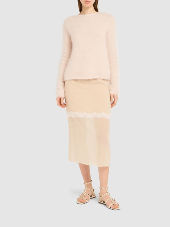 Blumarine - Flauschiger Pullover mit Herzausschnitt am Rücken
