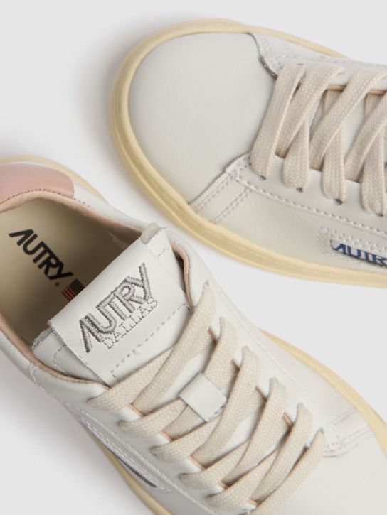 Autry: Sneakers Dallas de piel con cordones