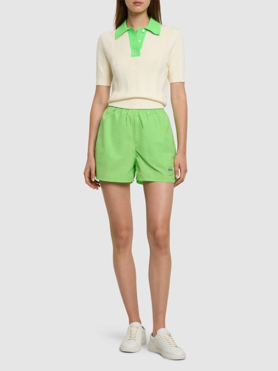 Tory Sport - Short en nylon technique à logo