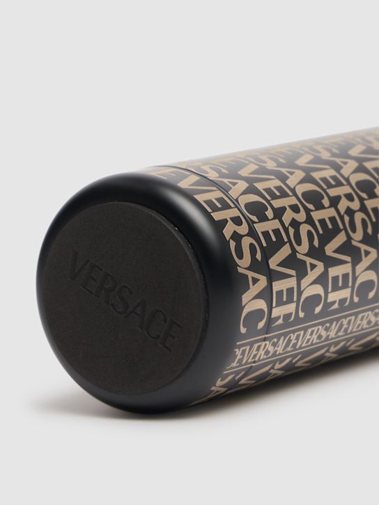Versace: Versace répété sur la bouteille isotherme