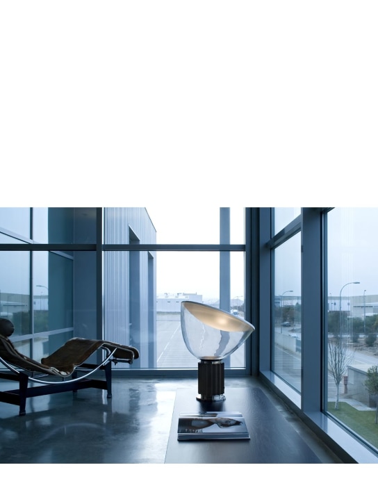 Flos: Taccia Nera