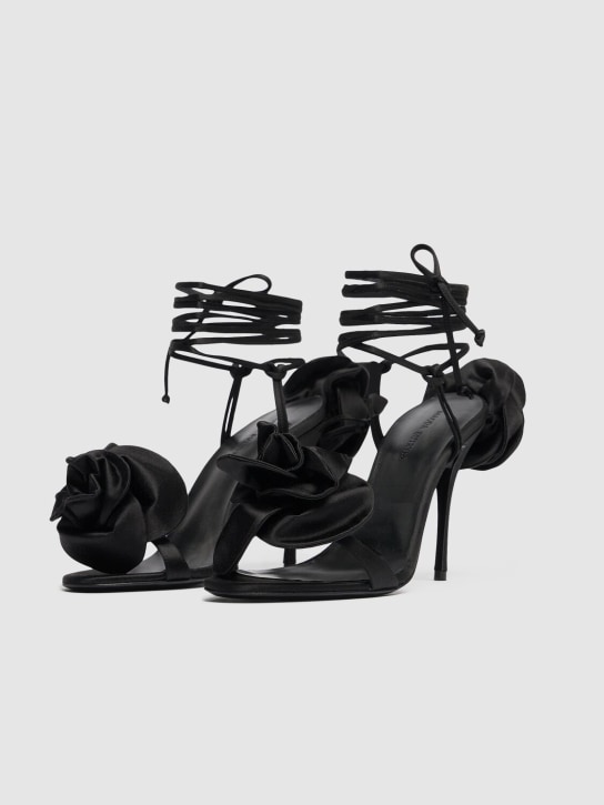 Magda Butrym: Sandales en satin détail fleurs 105 mm