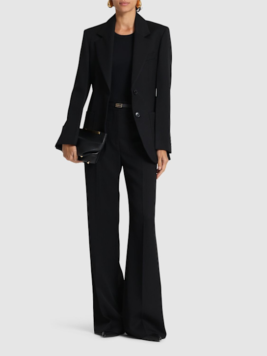 Victoria Beckham: Blazer de lana con bolsillo de parche