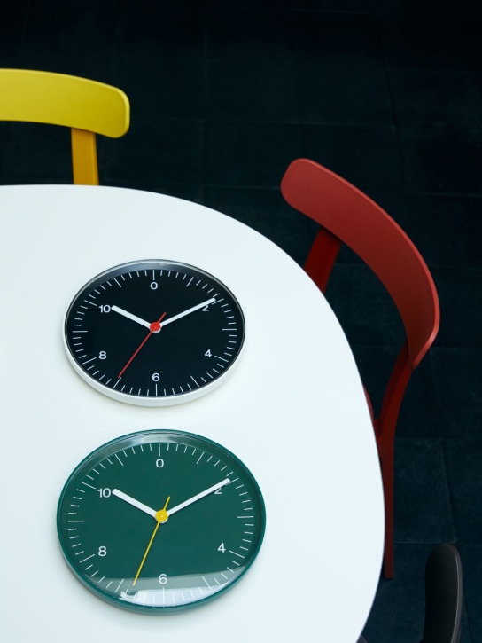 HAY: Wall clock