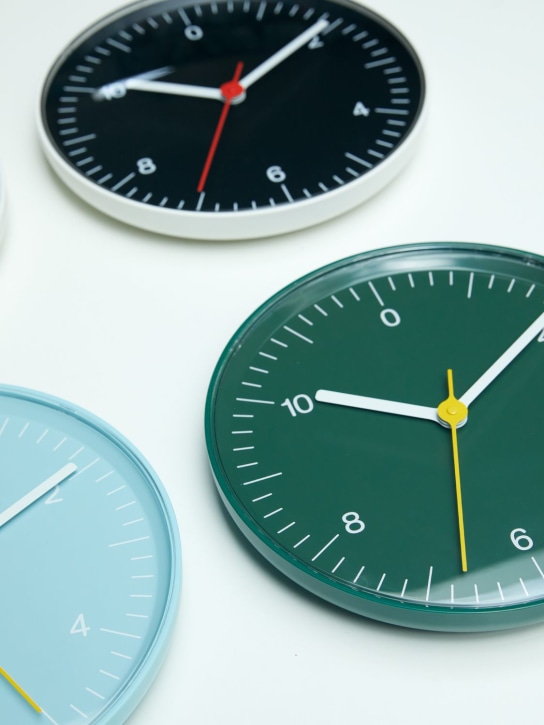 HAY: Wall clock