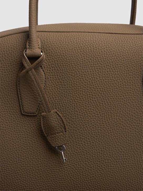 The Row: Sac en cuir mat martelé 15.75 India