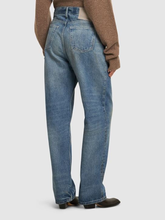 Aya Muse: Jeans baggy vita bassa