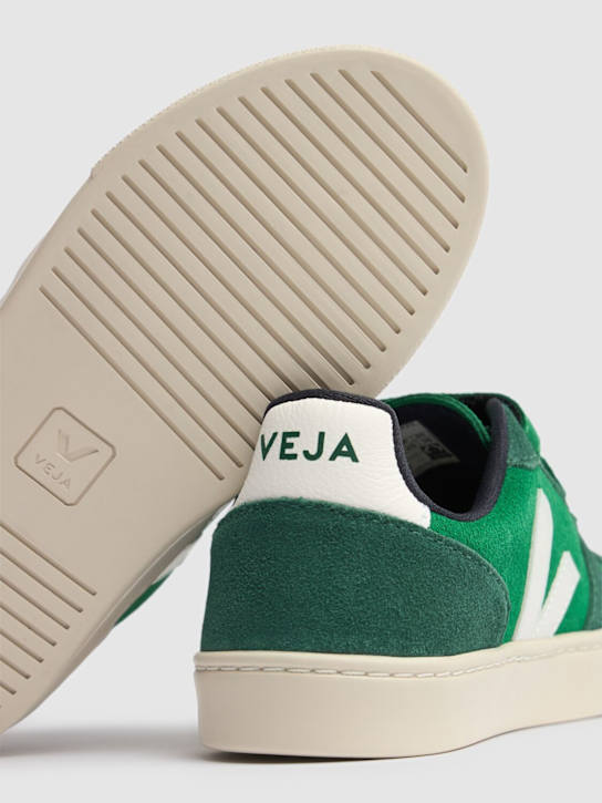 Veja: Sneakers aus chromfreiem Leder „V10“