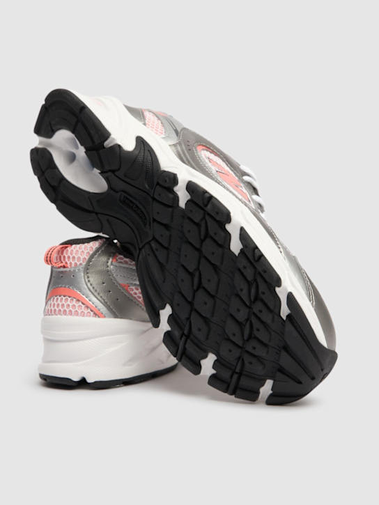 New Balance: Sneakers 530
