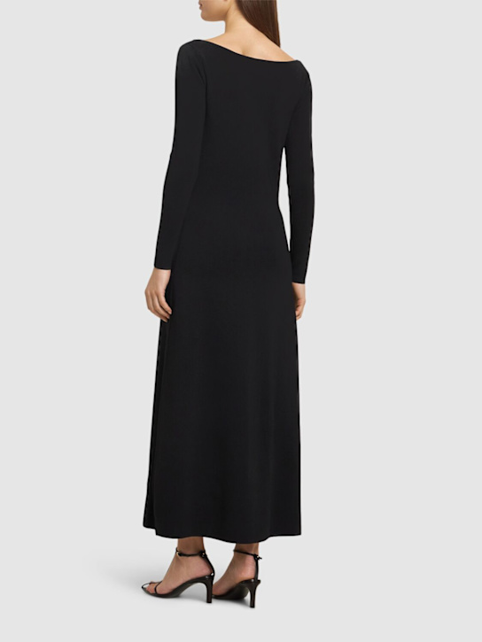 Róhe: Robe longue en maille à col bardot
