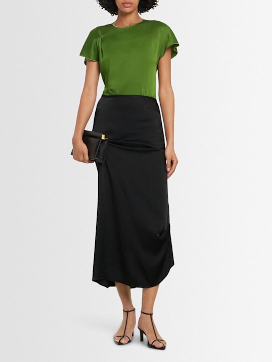 Victoria Beckham: Jupe midi en satin drapé à plis
