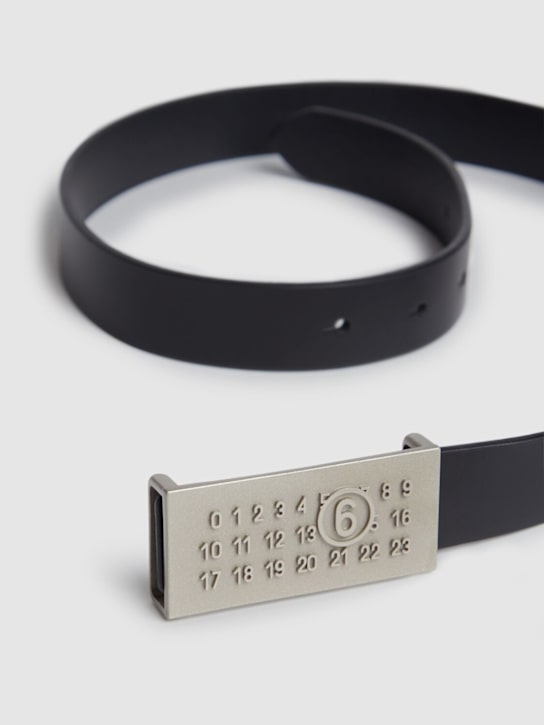 MM6 Maison Margiela: Ceinture en cuir avec boucle en métal