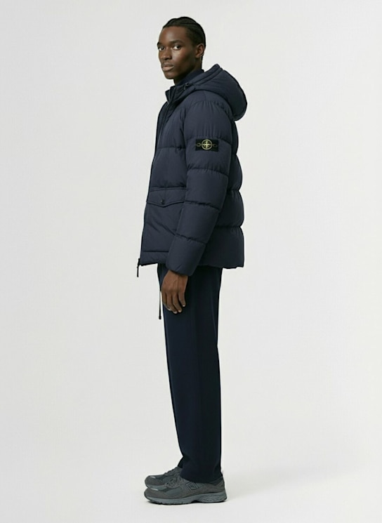 Stone Island: Parka courte en nylon matelassé duvet