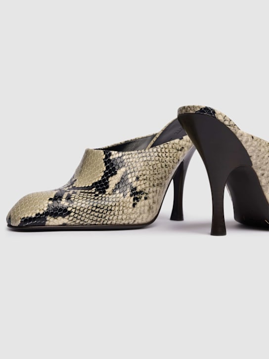 Khaite: Mules de piel con estampado pitón 100mm