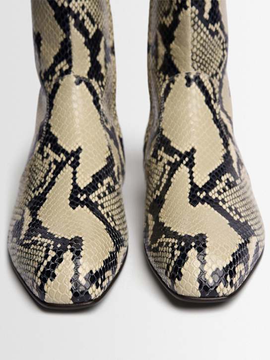 Khaite: Stiefel mit Pythondruck „Colt“