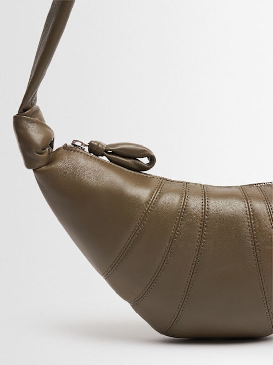 Lemaire: Kleine Schultertasche aus Nappaleder „Croissant“