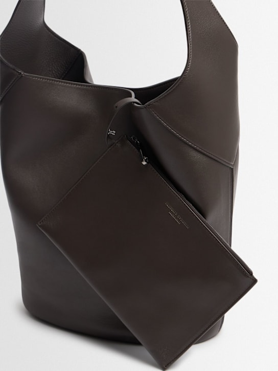 Brunello Cucinelli: Tragetasche aus glänzendem Nappaleder