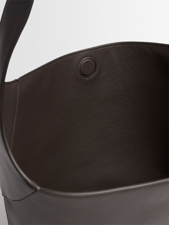Brunello Cucinelli: Tragetasche aus glänzendem Nappaleder