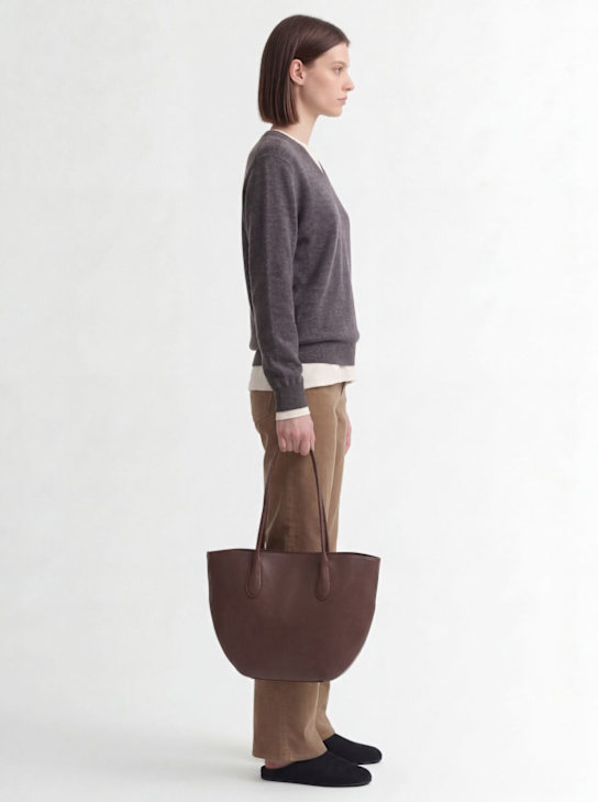 The Row: Tote aus Sattellleder „Alger“