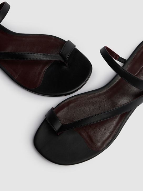 Khaite: Tongs en cuir Aimee 10 mm
