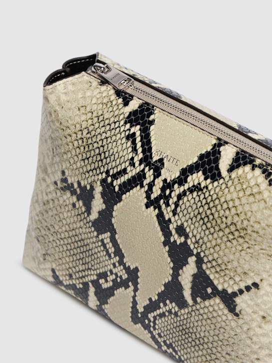 Khaite: Medium Schultertasche aus Leder mit Krokoprägung