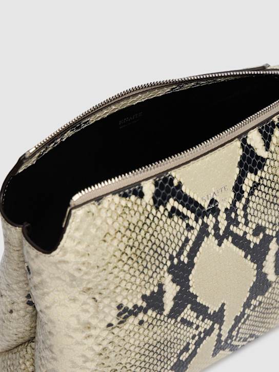 Khaite: Medium Schultertasche aus Leder mit Krokoprägung