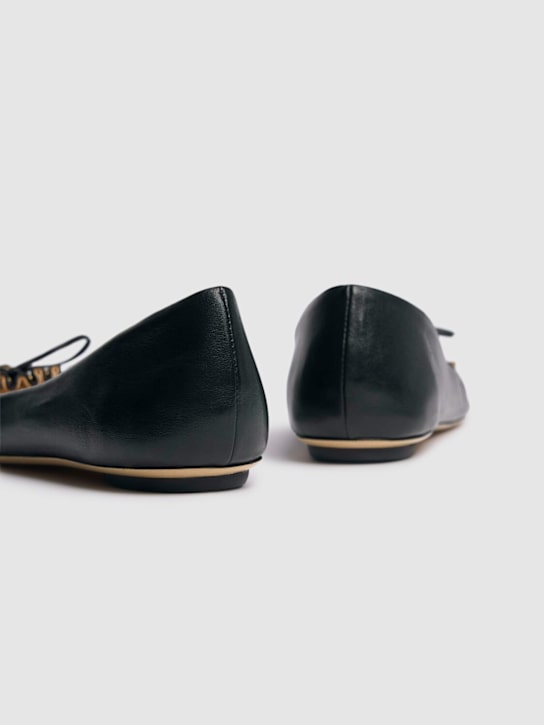 Chloé: Bailarinas de piel