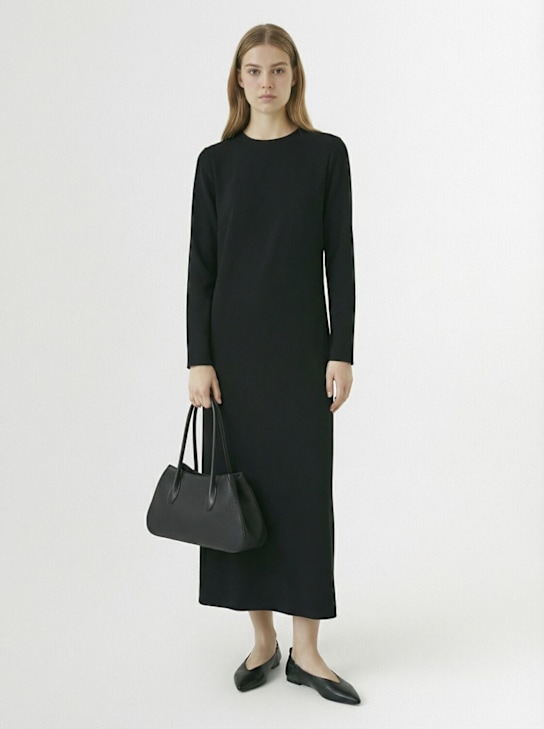A.EMERY - Robe longue en satin à manches longues Lowe
