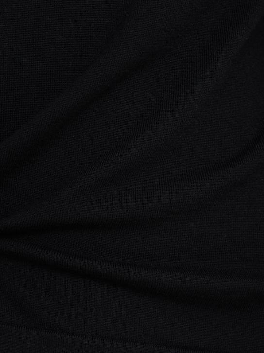 THE CORE: Lightweight wool knit crewneck sweater