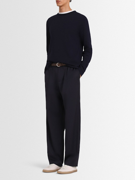 THE CORE: Lightweight wool knit crewneck sweater