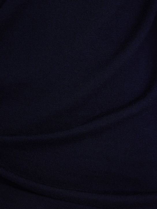 THE CORE: Lightweight wool knit crewneck sweater