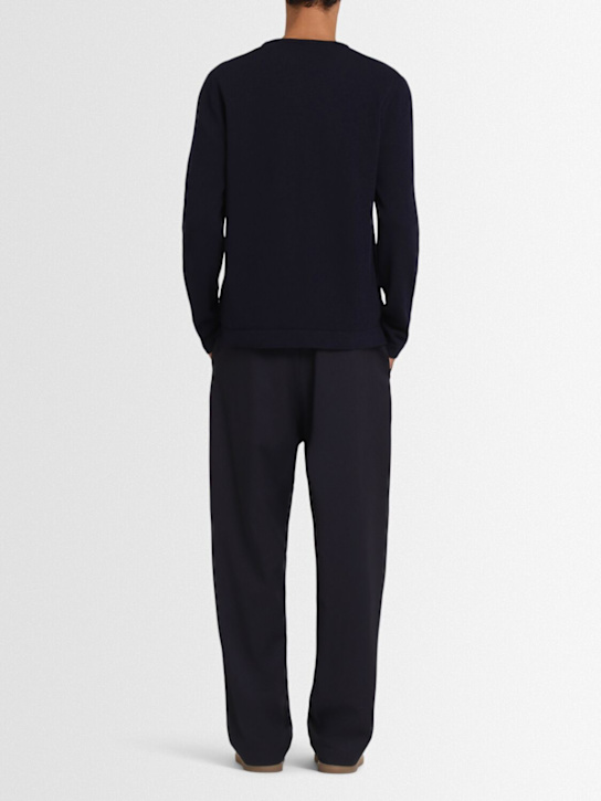 THE CORE: Lightweight wool knit crewneck sweater
