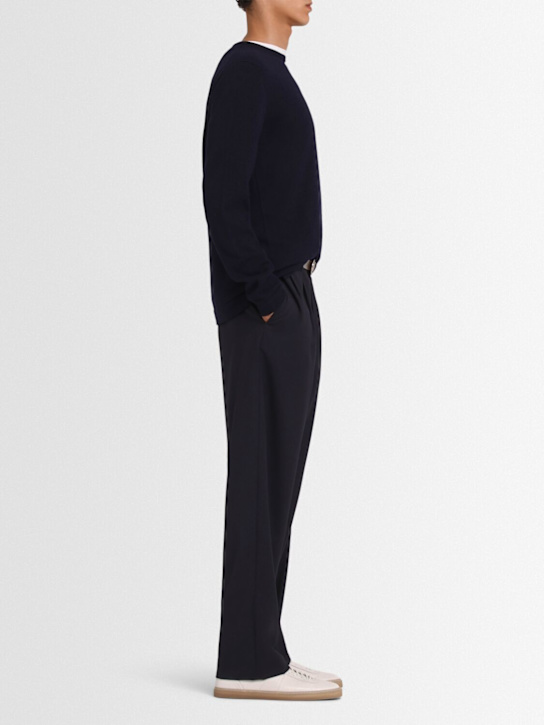 THE CORE: Lightweight wool knit crewneck sweater