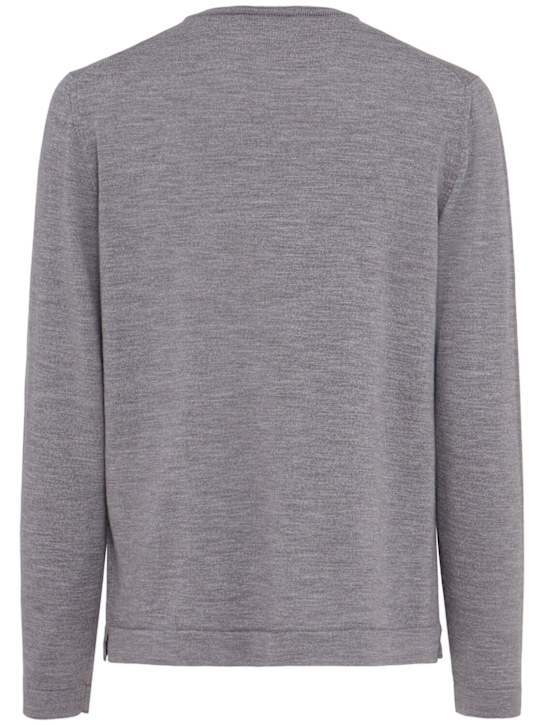 THE CORE: Lightweight wool knit crewneck sweater