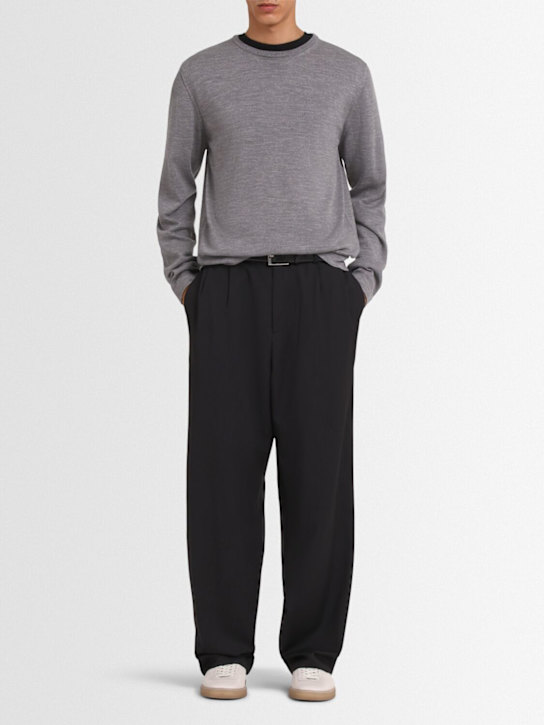 THE CORE: Lightweight wool knit crewneck sweater