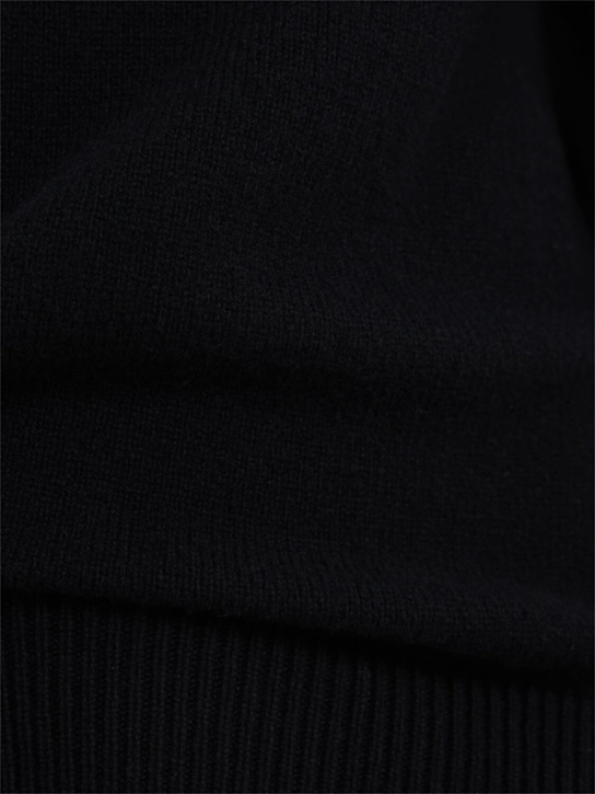 THE CORE: Wool knit crewneck sweater