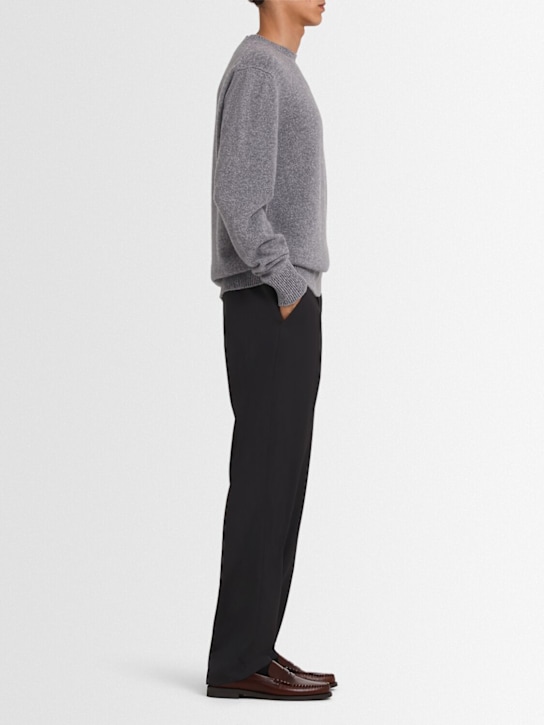 THE CORE: Wool knit crewneck sweater