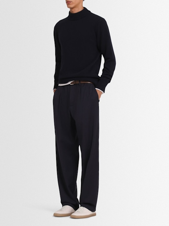 THE CORE: Wool knit funnel neck sweater