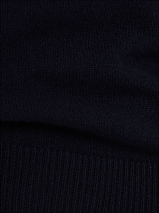 THE CORE: Wool knit funnel neck sweater