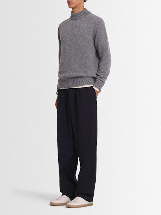 THE CORE: Wool knit funnel neck sweater